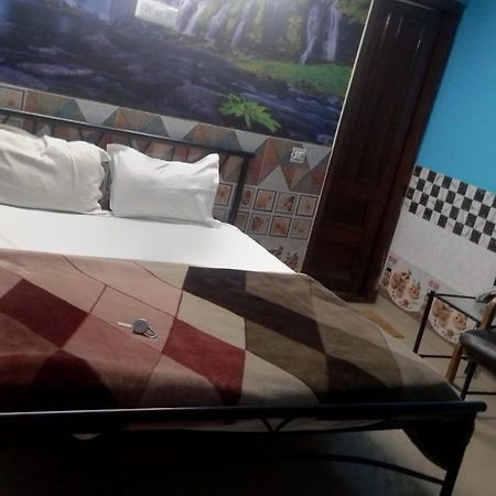 Hotel New Apple Rose Chandigarh Near Railway Station Dariya Uco Bank Ke Pass Bilik gambar