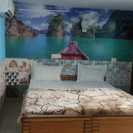 Hotel New Apple Rose Chandigarh Near Railway Station Dariya Uco Bank Ke Pass Bilik gambar