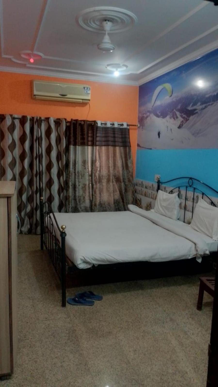 Hotel New Apple Rose Chandigarh Near Railway Station Dariya Uco Bank Ke Pass Bilik gambar