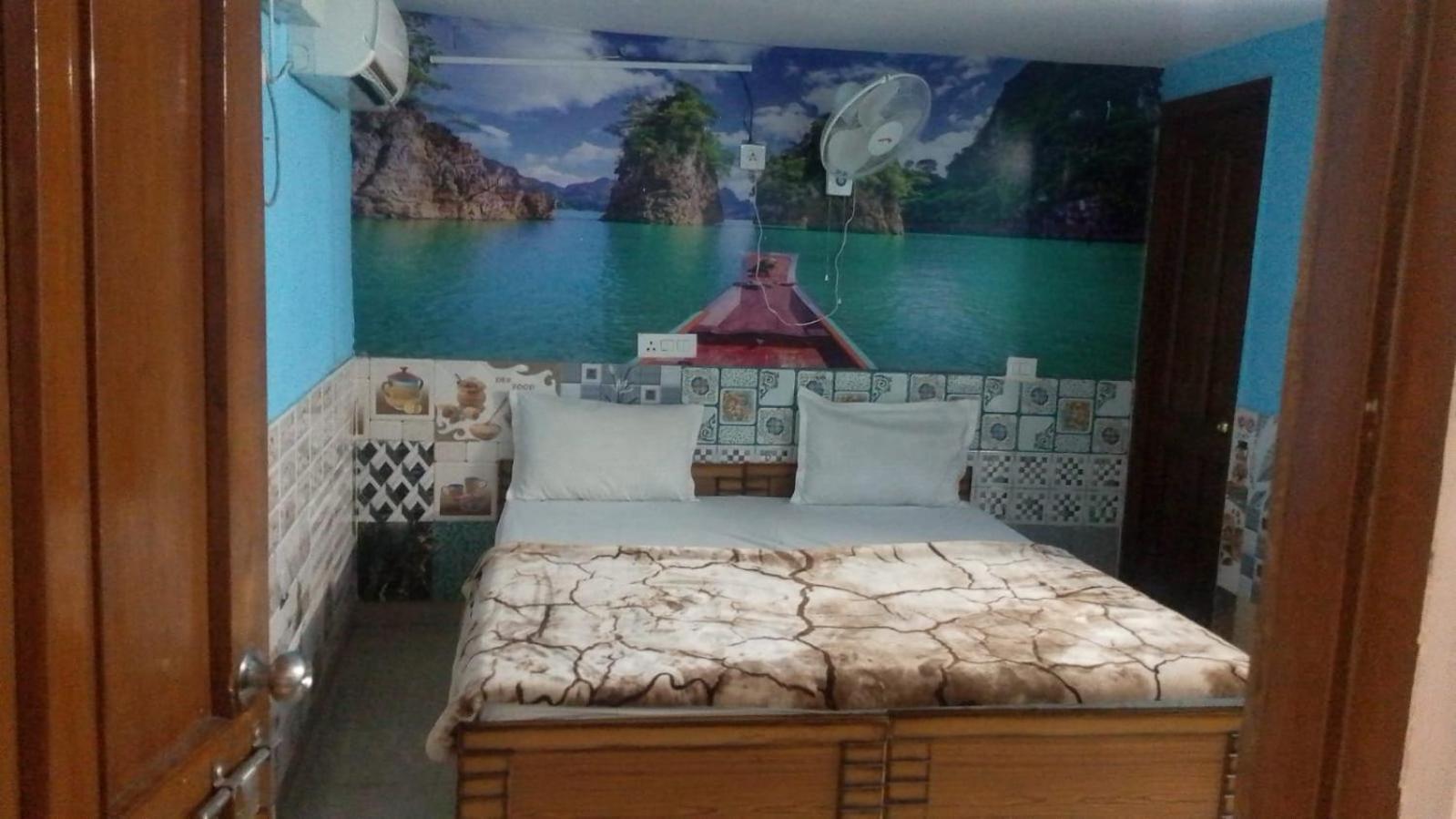 Hotel New Apple Rose Chandigarh Near Railway Station Dariya Uco Bank Ke Pass Bilik gambar